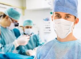 Chirurg plastyczny z Izraela, który planuje i wykonuje plastykę nosa